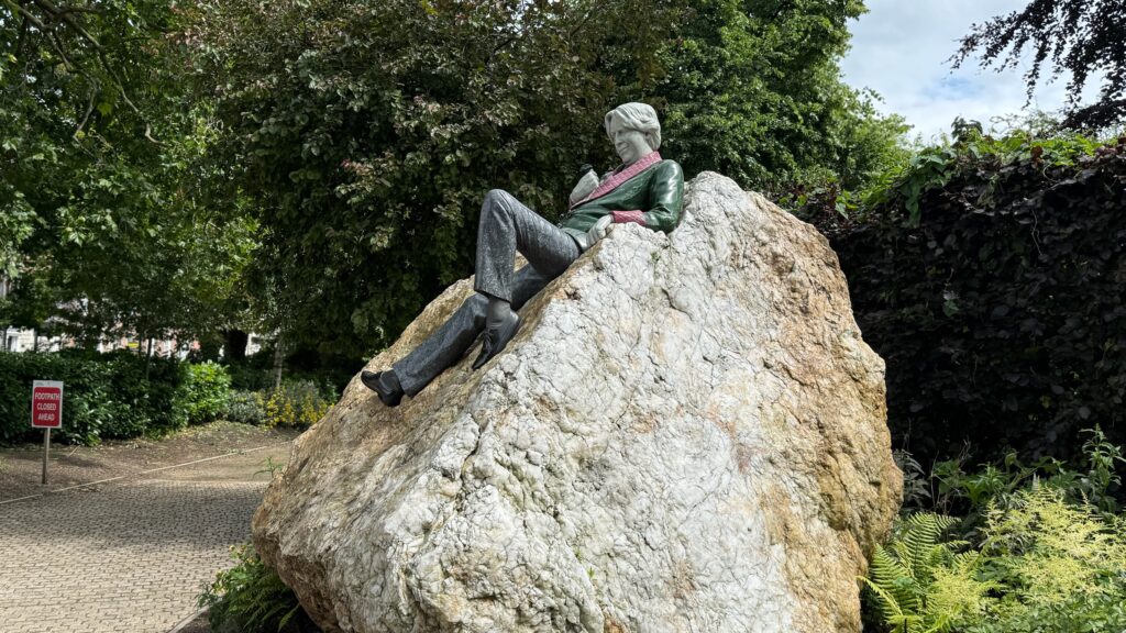 Oscar Wilde statue in Merrion Square Park Dublin
